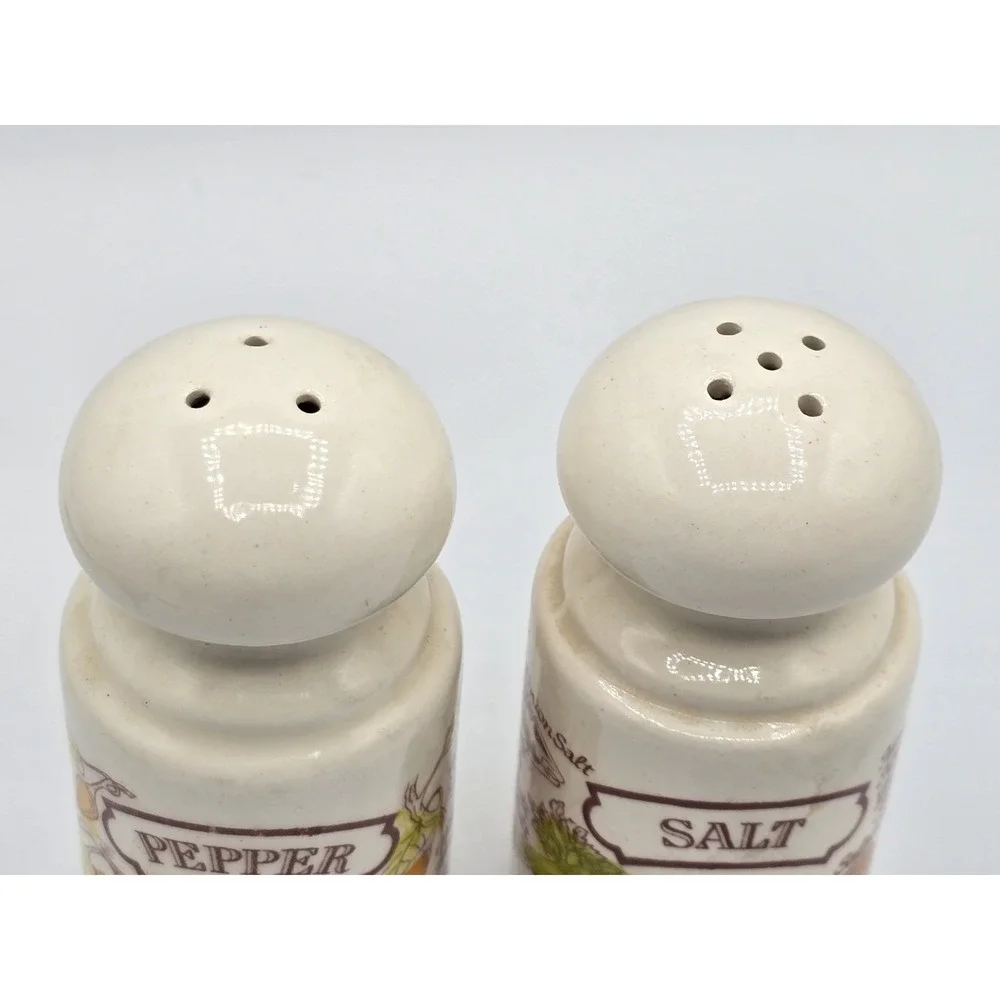 Avon Country Kitchen Salt & Pepper Shakers with Mushroom Top 1980 Vintage